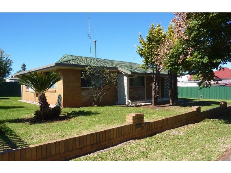 18 Kenilworth Street, North Toowoomba QLD 4350