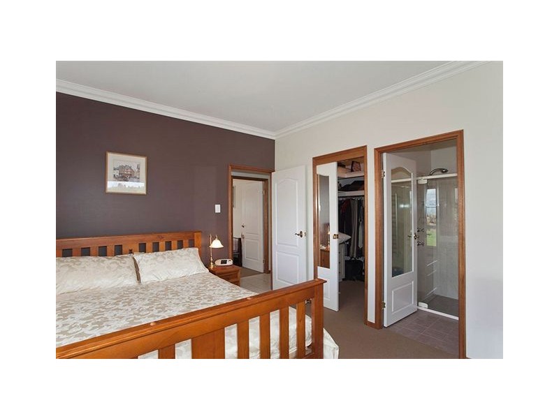 1 Keira Court, Blue Mountain Heights QLD 4350