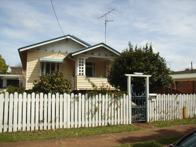 1 Kingston Street, Newtown QLD 4350