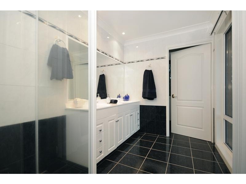 2b Burraway Court, Middle Ridge QLD 4350