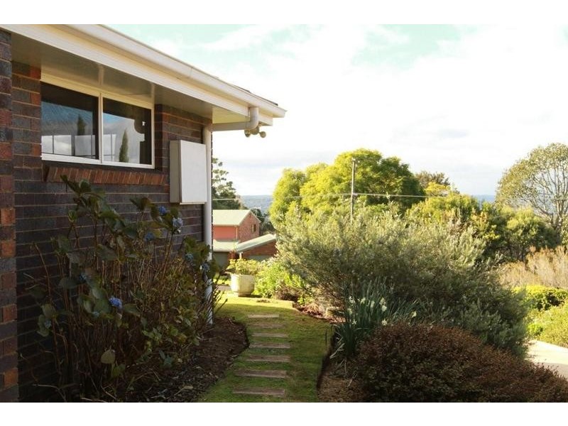 5 Skyline Drive, Blue Mountain Heights QLD 4350