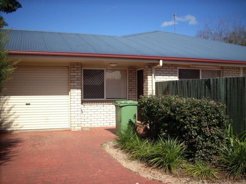 3/320 South Street, Harristown QLD 4350