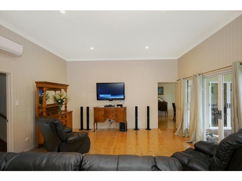 4 Carlton Street, North Toowoomba QLD 4350
