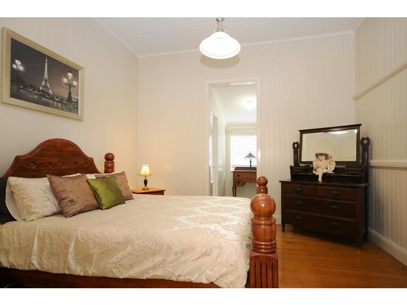 4 Carlton Street, North Toowoomba QLD 4350