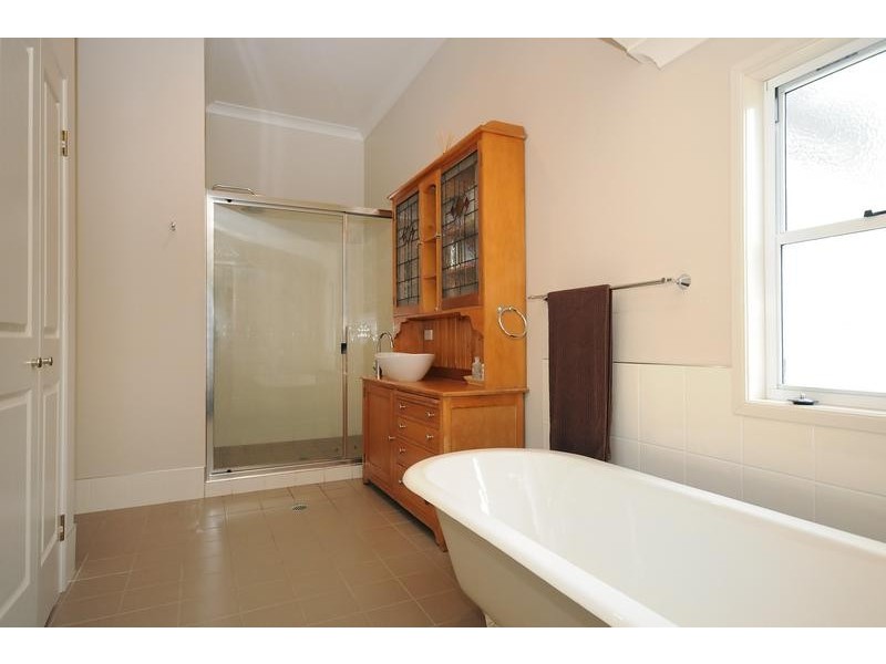 4 Carlton Street, North Toowoomba QLD 4350
