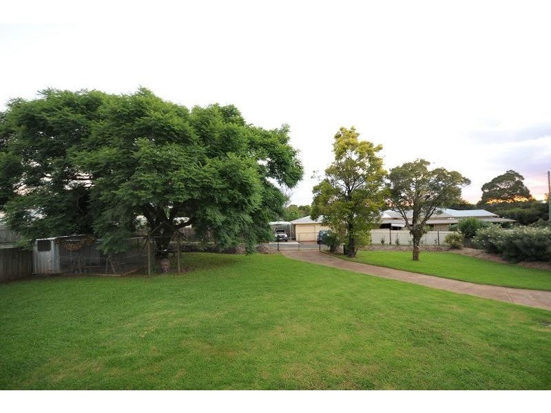 4 Carlton Street, North Toowoomba QLD 4350