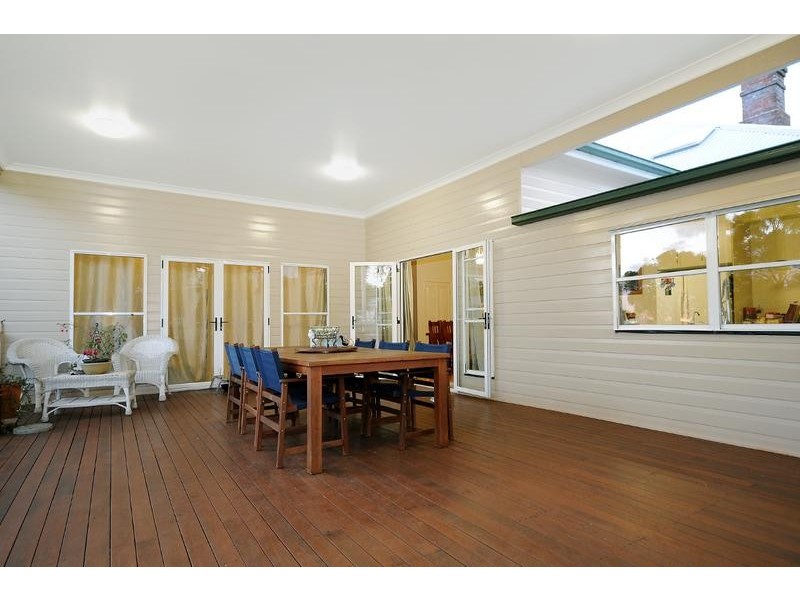 4 Carlton Street, North Toowoomba QLD 4350