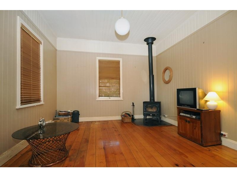 16 Albert Street, Newtown QLD 4350