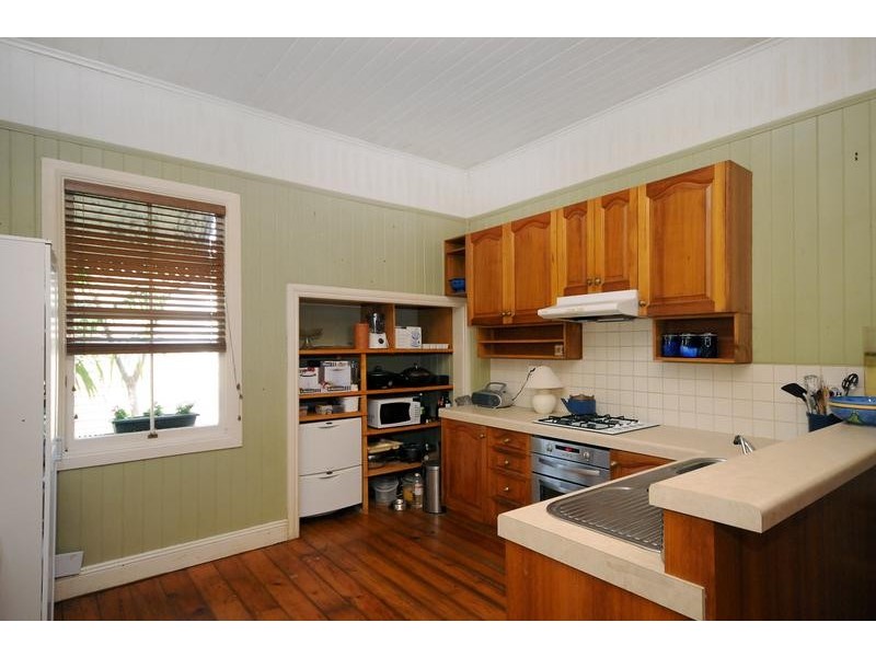 16 Albert Street, Newtown QLD 4350