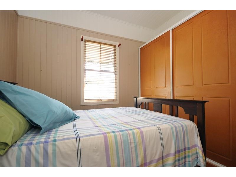 16 Albert Street, Newtown QLD 4350