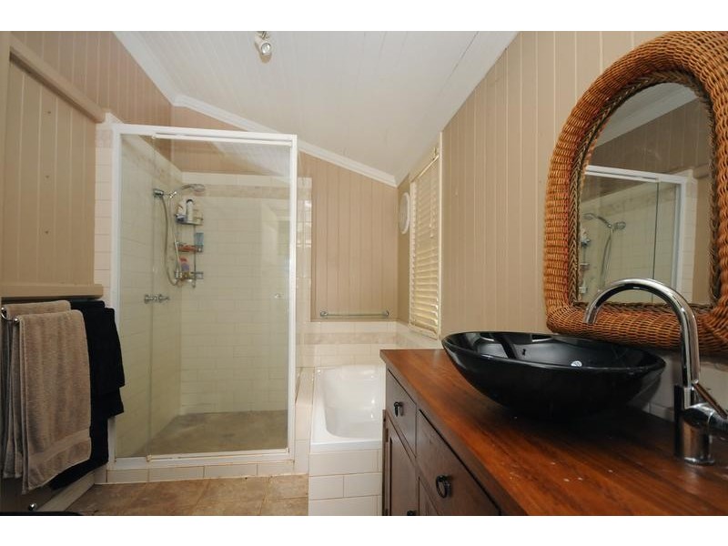 16 Albert Street, Newtown QLD 4350