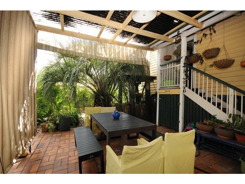 16 Albert Street, Newtown QLD 4350