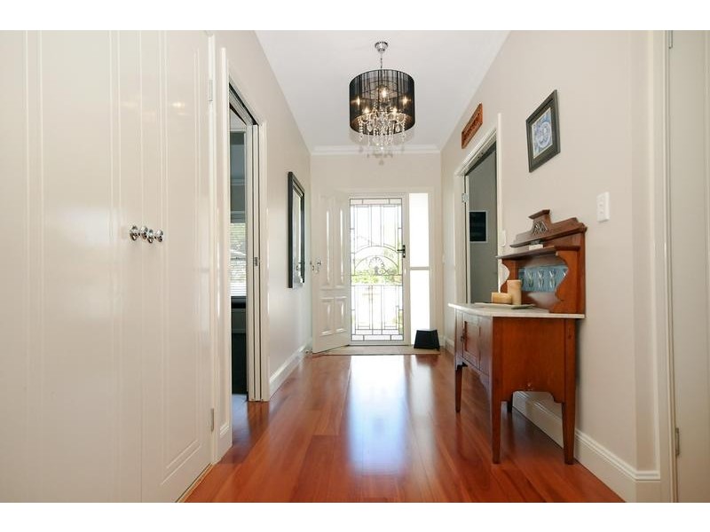 1b Eleanor Street, East Toowoomba QLD 4350