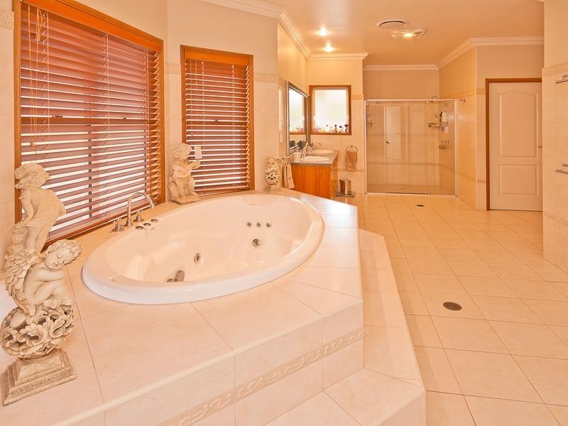 1 Panorama Crescent, Gowrie Junction QLD 4352