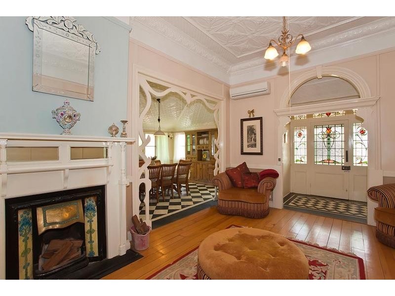 10 Gladstone Street, Newtown QLD 4350