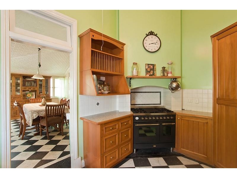 10 Gladstone Street, Newtown QLD 4350