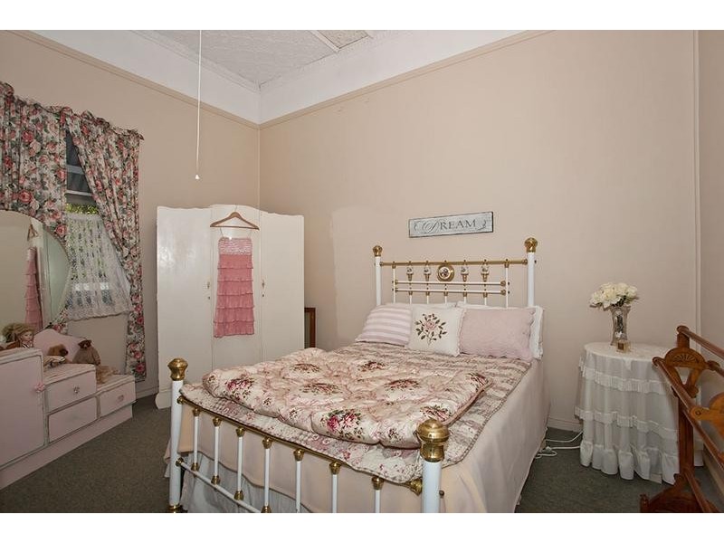 10 Gladstone Street, Newtown QLD 4350