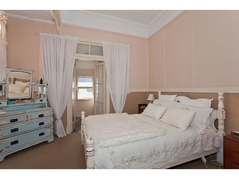 10 Gladstone Street, Newtown QLD 4350