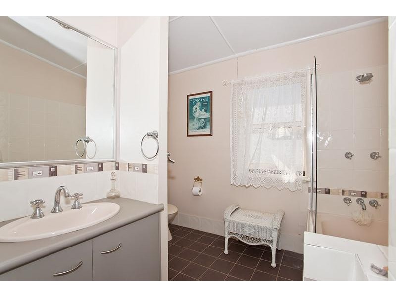 10 Gladstone Street, Newtown QLD 4350