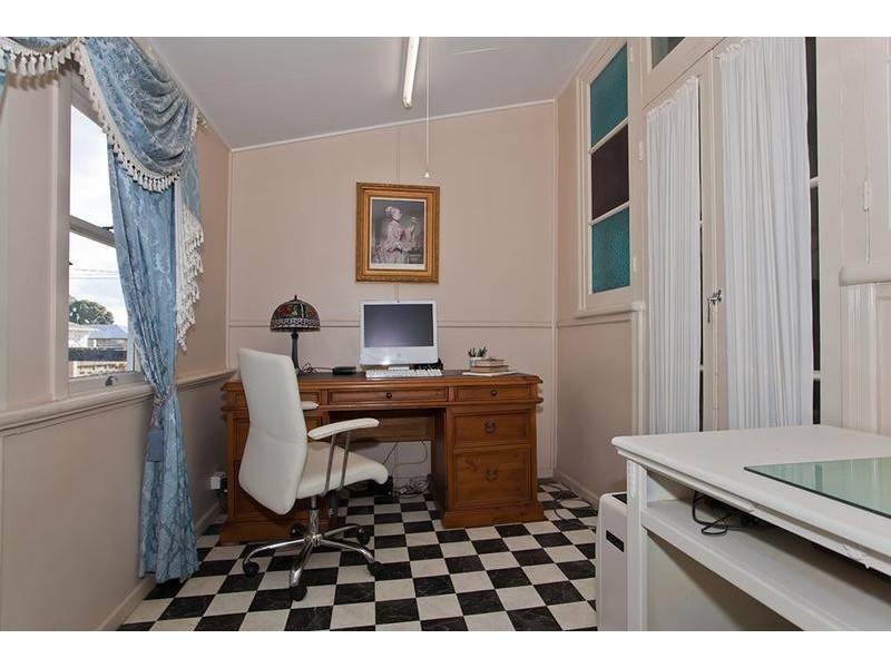 10 Gladstone Street, Newtown QLD 4350