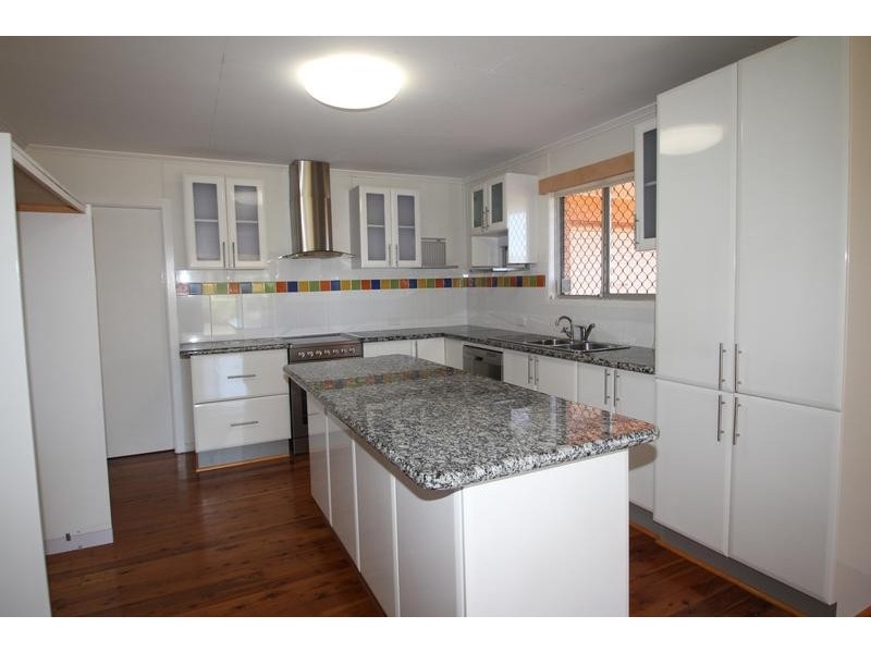 287 Tor Street, Wilsonton QLD 4350