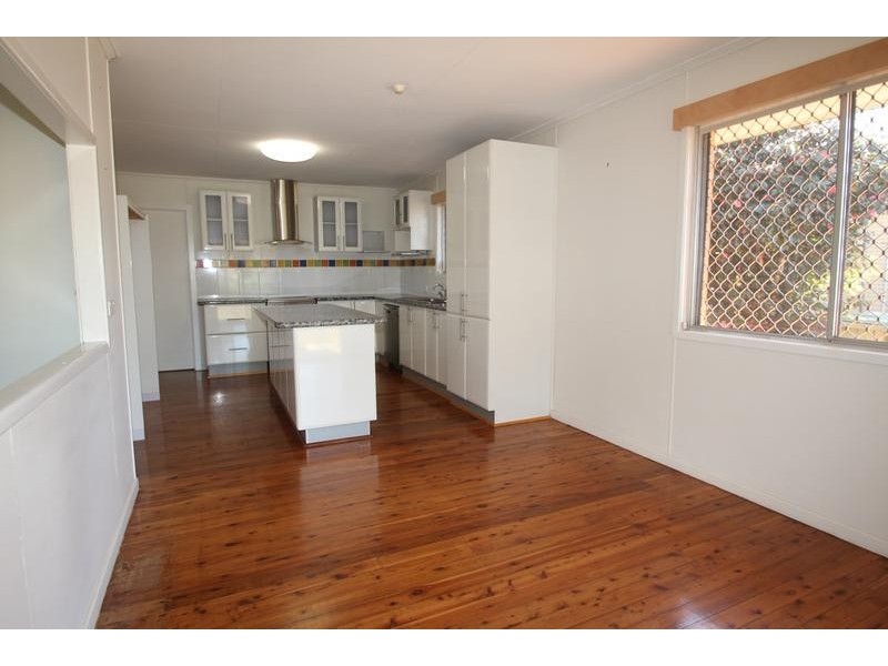 287 Tor Street, Wilsonton QLD 4350