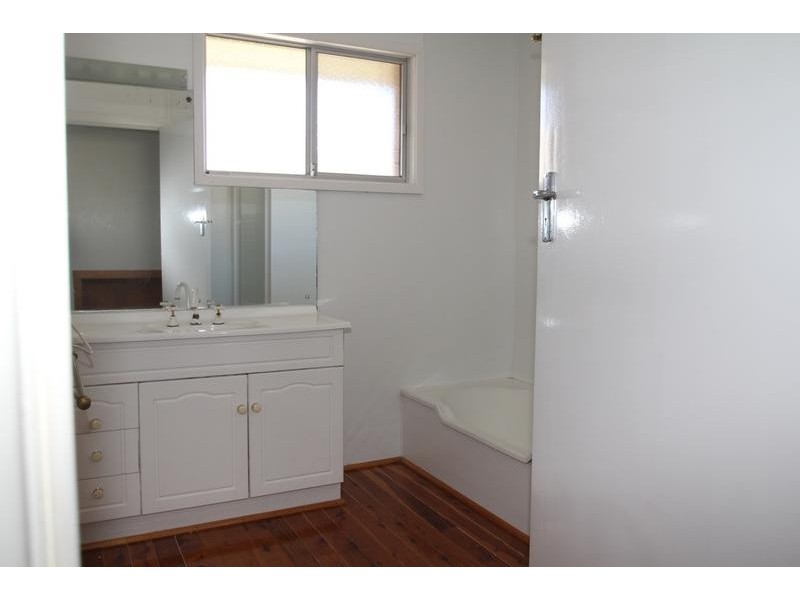 287 Tor Street, Wilsonton QLD 4350