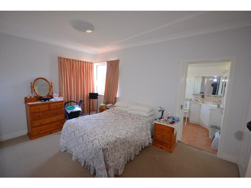 21 Violet Street, Harristown QLD 4350