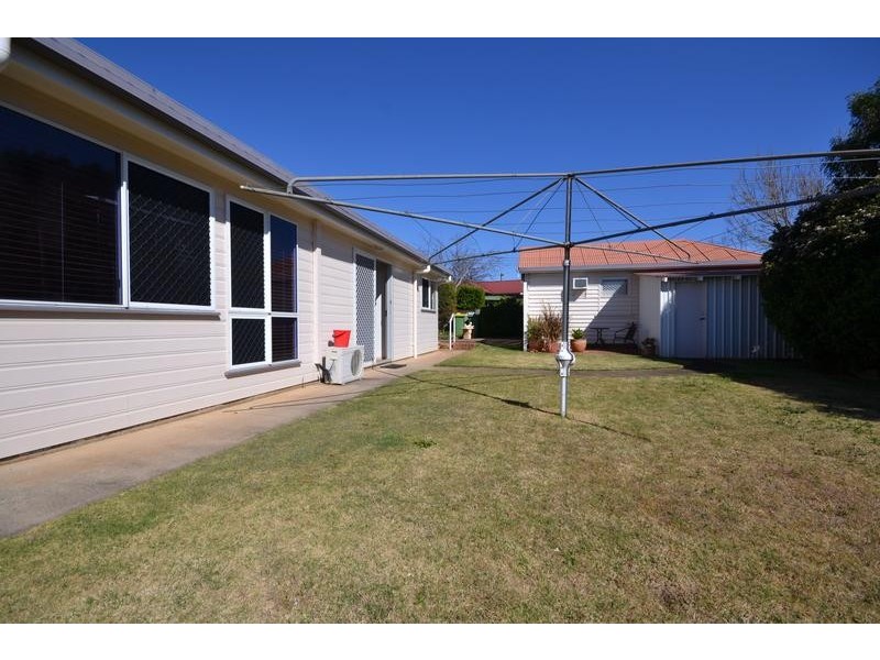 21 Violet Street, Harristown QLD 4350