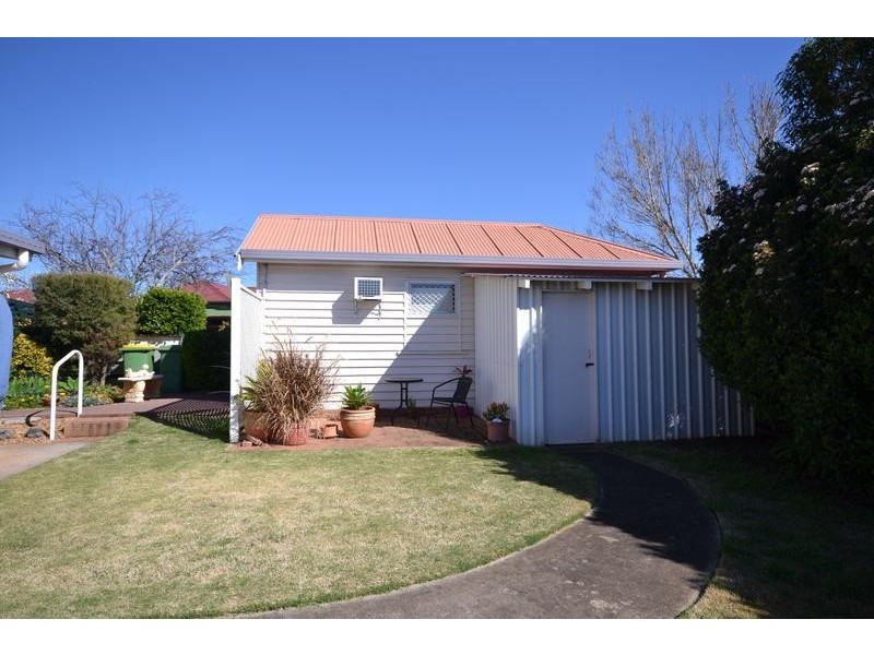 21 Violet Street, Harristown QLD 4350