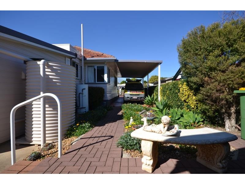 21 Violet Street, Harristown QLD 4350