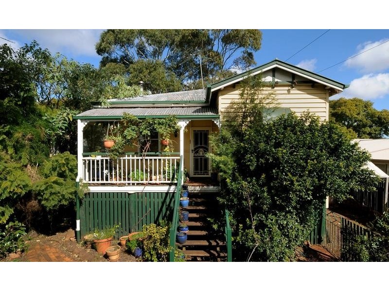 16 Albert Street, Newtown QLD 4350