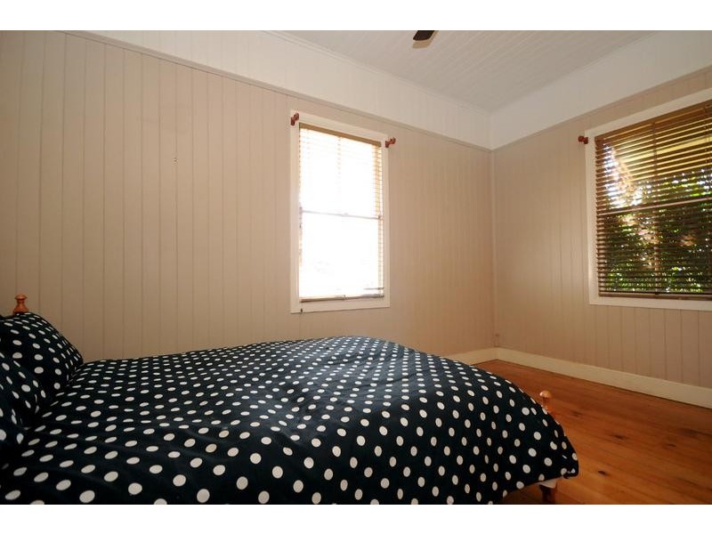 16 Albert Street, Newtown QLD 4350