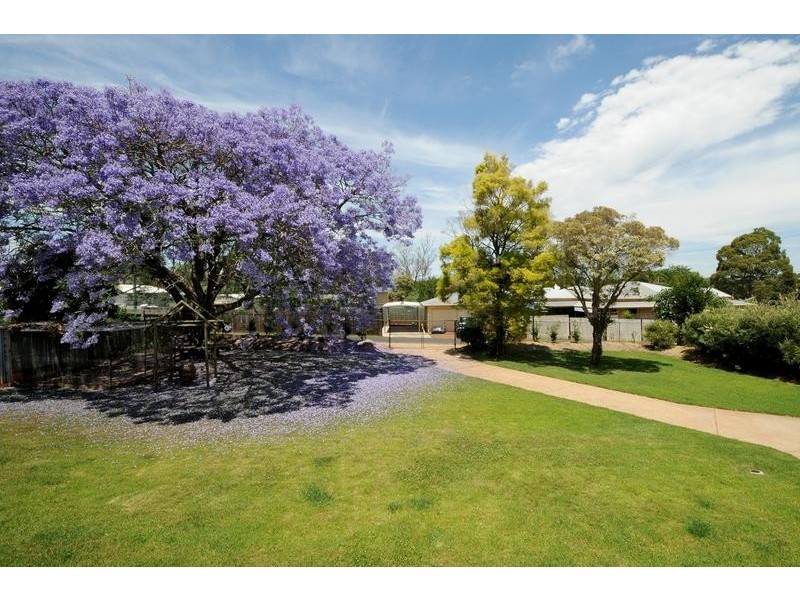 4 Carlton Street, North Toowoomba QLD 4350