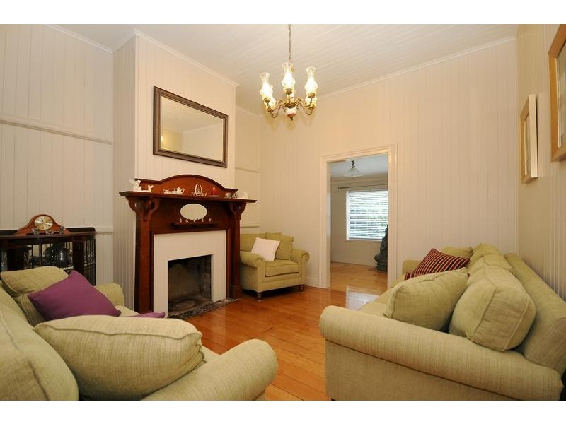 4 Carlton Street, North Toowoomba QLD 4350
