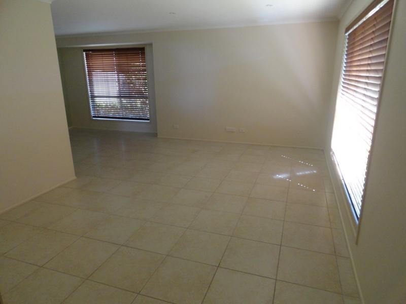 10 Fern Drive, Kearneys Spring QLD 4350