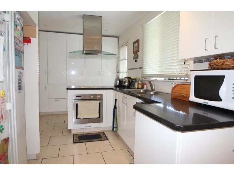 13 Berghofer Drive, Rockville QLD 4350