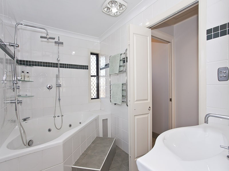 16 Obst Street, Harristown QLD 4350