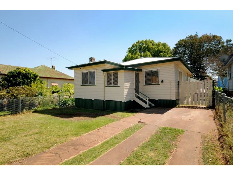 5 Chamberlain Street, North Toowoomba QLD 4350