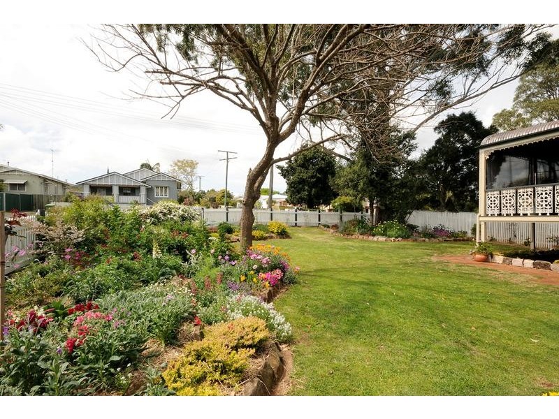 2 Chamberlain Street, North Toowoomba QLD 4350