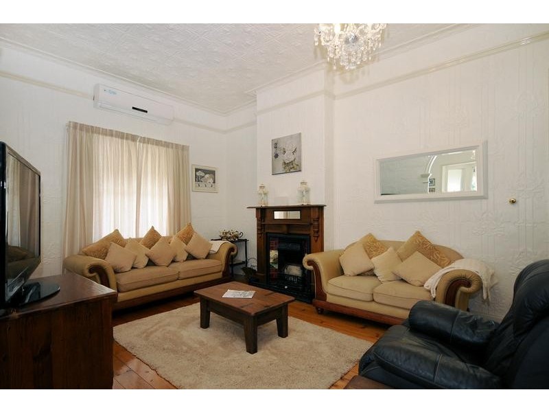 2 Chamberlain Street, North Toowoomba QLD 4350