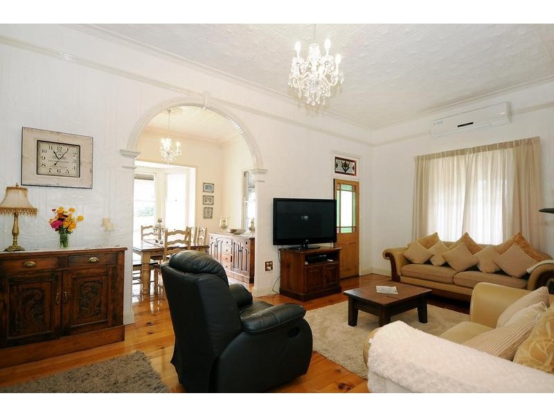 2 Chamberlain Street, North Toowoomba QLD 4350