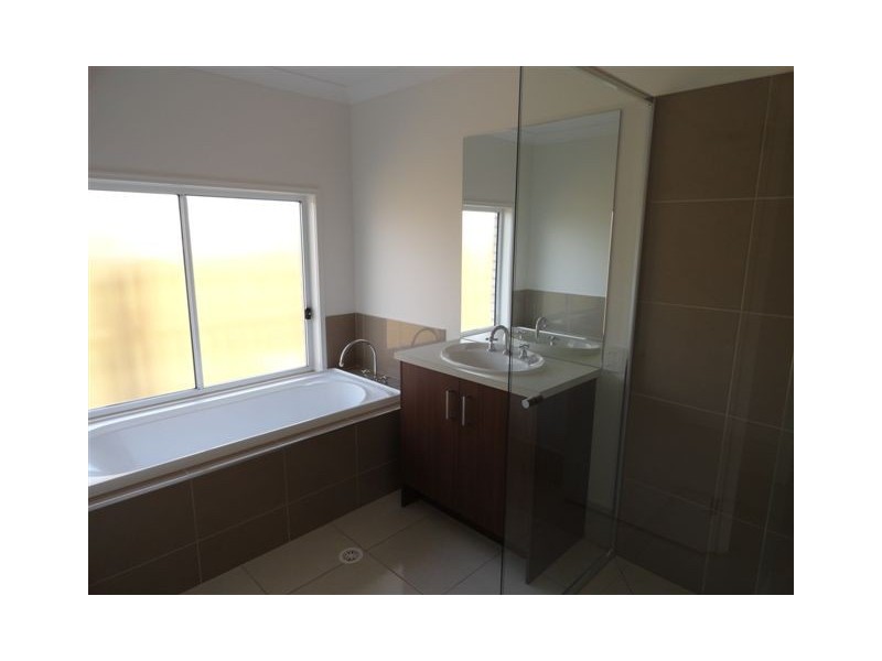 17 FURNESS COURT, Kearneys Spring QLD 4350