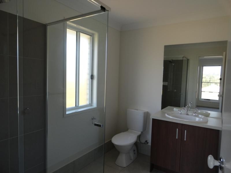 17 FURNESS COURT, Kearneys Spring QLD 4350