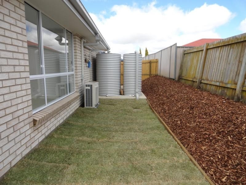 17 FURNESS COURT, Kearneys Spring QLD 4350