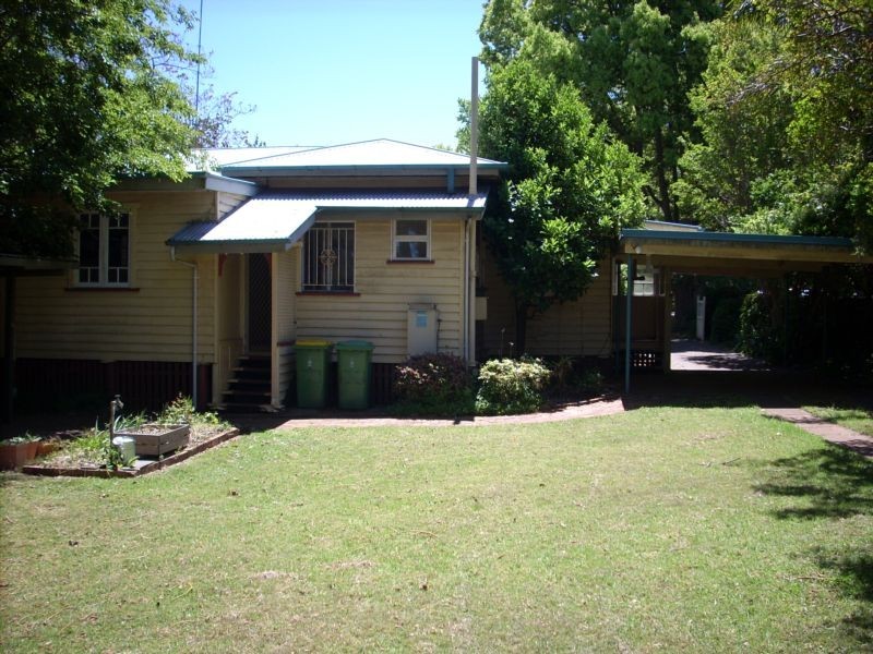18 Herries Street, East Toowoomba QLD 4350