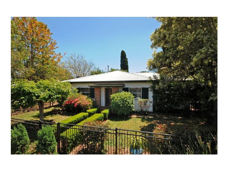 1 Stonehaven Street, Mount Lofty QLD 4350