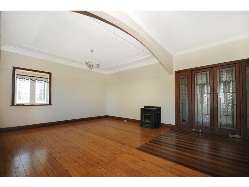 1 Stonehaven Street, Mount Lofty QLD 4350