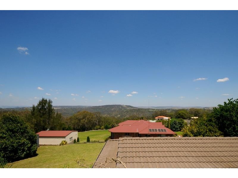 8 Trafalgar Street, Middle Ridge QLD 4350