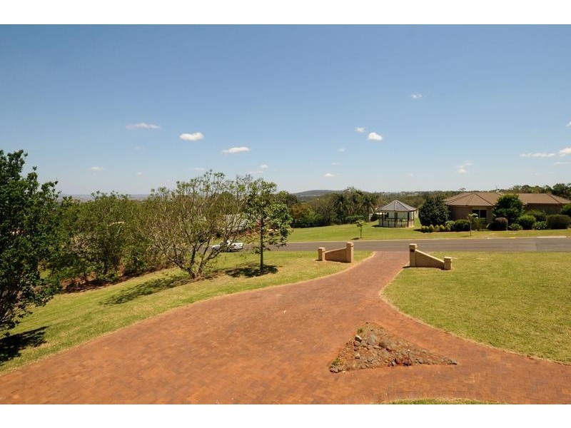 8 Trafalgar Street, Middle Ridge QLD 4350